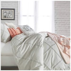 Peri Home Lattice Comforter Set